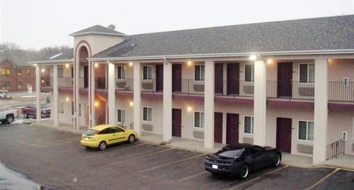 Townhouse Inn & Suites Omaha Exterior photo